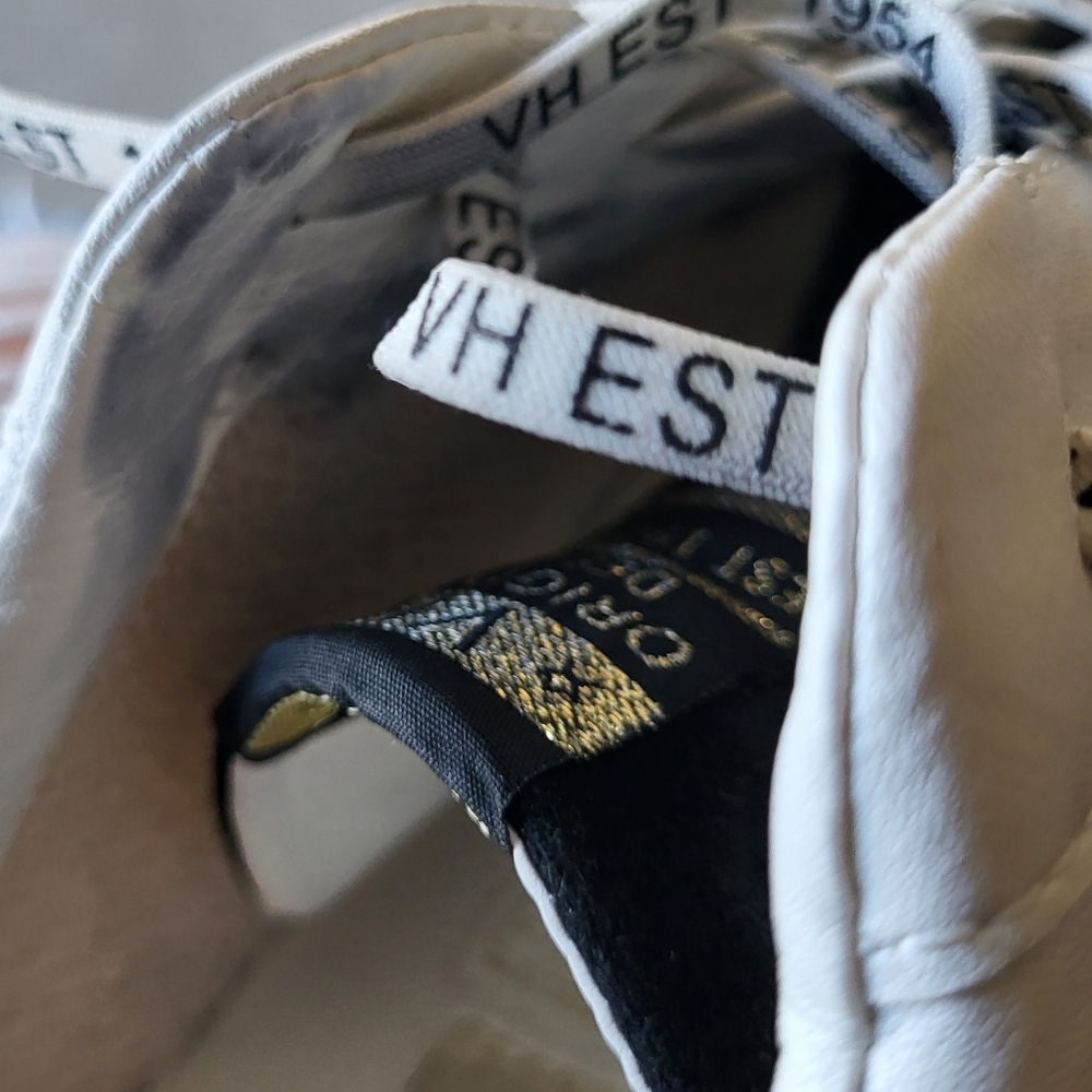Vintage Havana White and Silver Star Sneakers - Picture 15 of 16